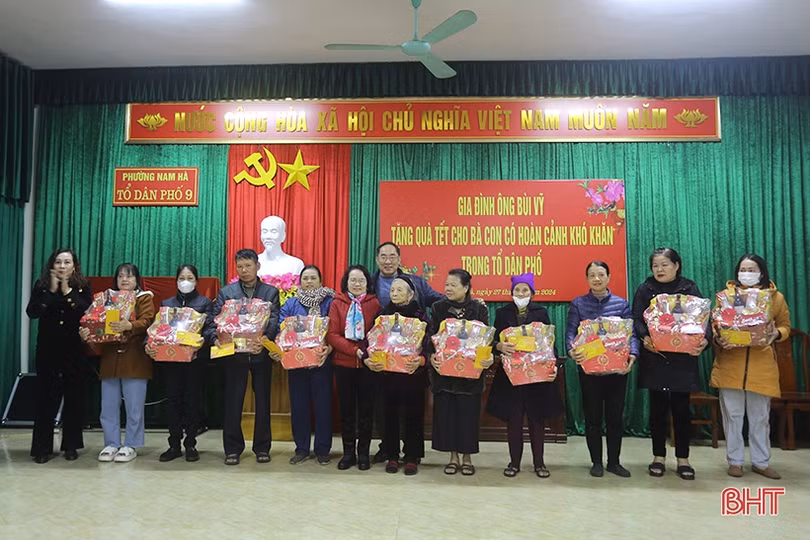 Công ty TNHH MTV Thanh Tùng 2 trao 100 suất quà tết cho hoàn cảnh khó khăn