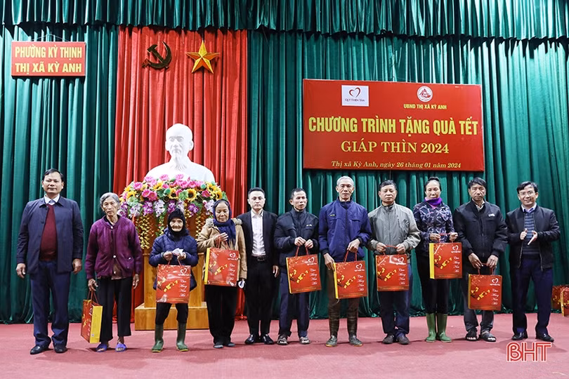 Quỹ Thiện Tâm Vingroup trao quà tết cho các hoàn cảnh khó khăn