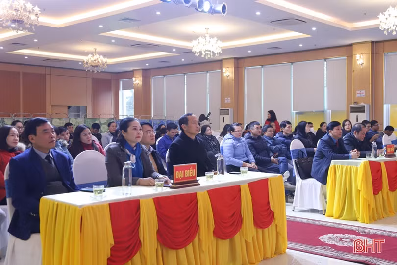 Công đoàn Viên chức Hà Tĩnh trao quà tết cho đoàn viên, lao động