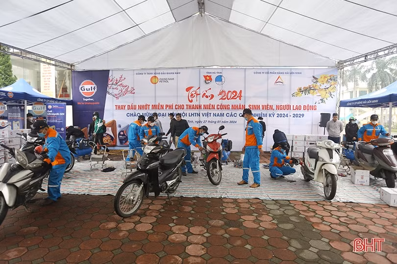 Thay dầu xe máy miễn phí cho 2.000 thanh niên công nhân, người lao động