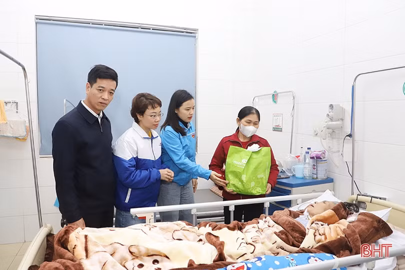 Nhiều phần quà tết đến với người nghèo, gia đình chính sách Hà Tĩnh