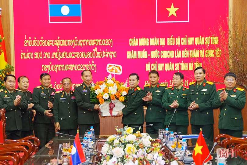 Bộ CHQS tỉnh Khăm Muồn thăm và chúc tết Bộ CHQS tỉnh Hà Tĩnh