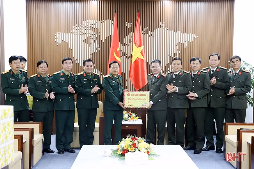 Bộ Tư lệnh Quân khu 4 kiểm tra công tác sẵn sàng chiến đấu và chúc tết tại Hà Tĩnh