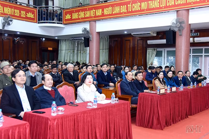 Thạch Hà gặp mặt gần 400 cán bộ thôn, tổ dân phố trên địa bàn