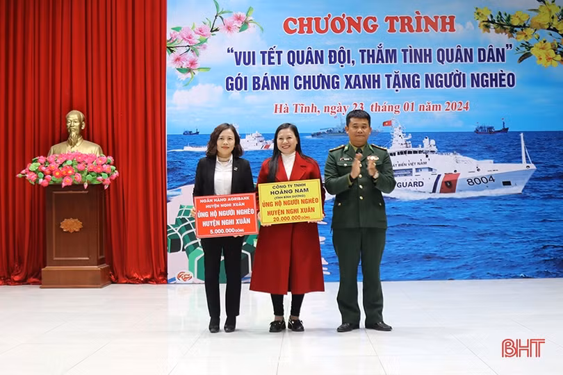 Ấm áp chương trình vui tết quân đội, thắm tình dân quân ở Nghi Xuân