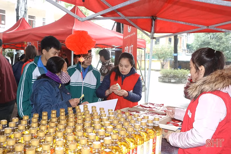 “Chợ tết 0 đồng” hỗ trợ người nghèo, đối tượng yếu thế ở TP Hà Tĩnh