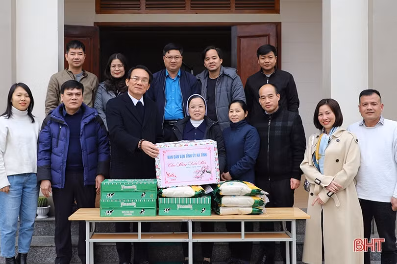 Các đơn vị, tổ chức hỗ trợ xây nhà, tặng quà tết cho người nghèo, gia đình chính sách