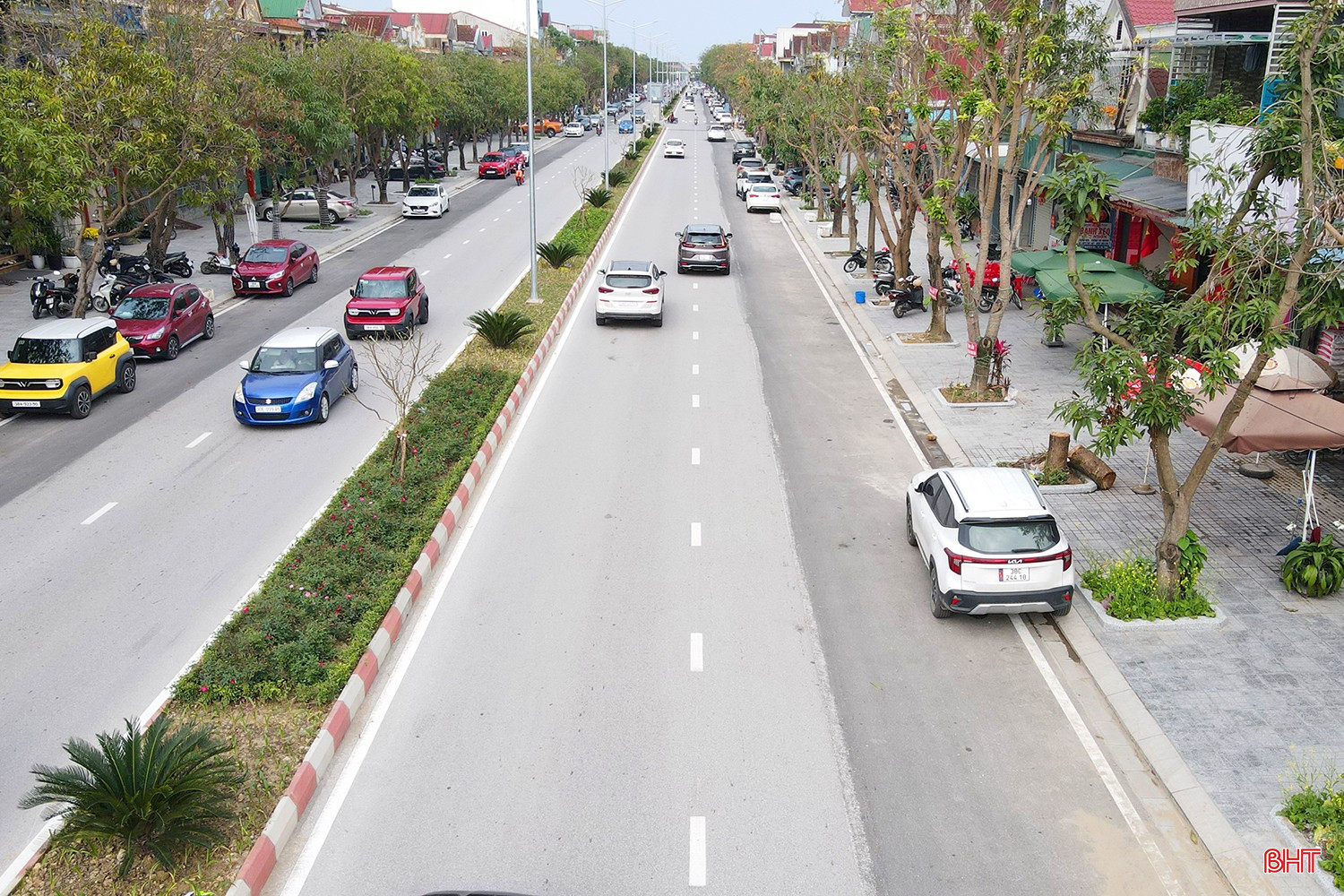 Đường Nguyễn Du được đầu tư theo hướng mở rộng mặt đường, thảm lại bê tông nhựa mặt đường, bố trí dải phân cách giữa, hạ ngầm hệ thống điện, cáp, lắp đặt các trạm biến áp.