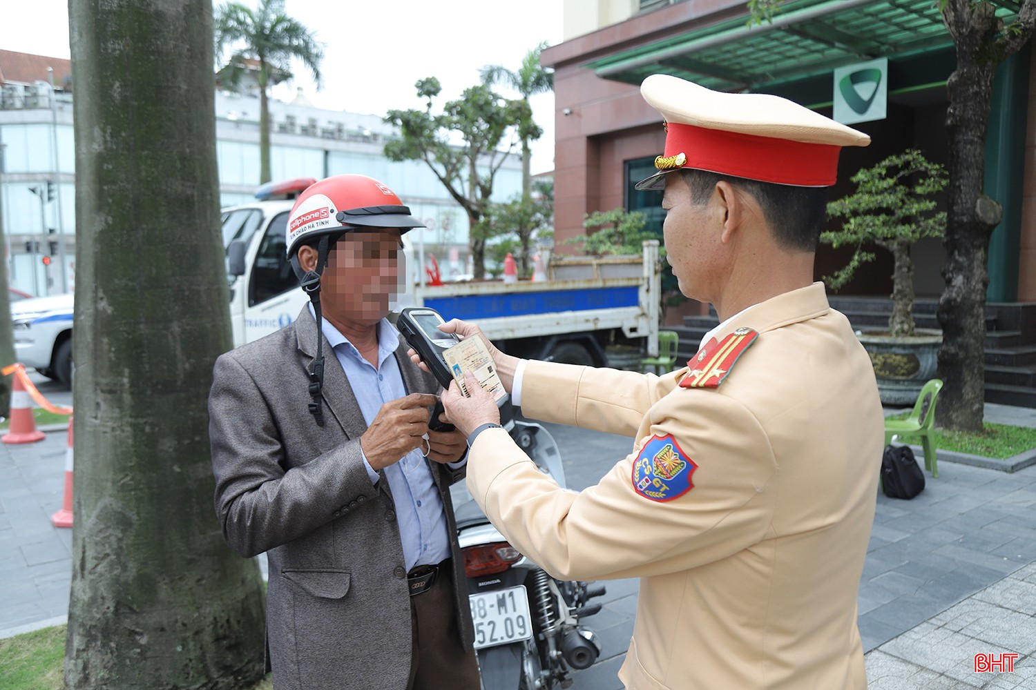 bqbht_br_csgt-kiem-tra-nong-do-conn.jpg