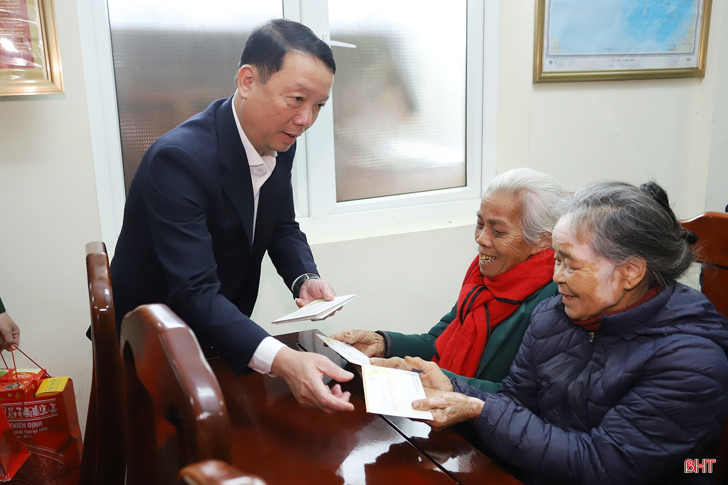 bqbht_br_chu-tich-tinhkiem-tra-san-sang-chien-dau-son-hong-9.jpg