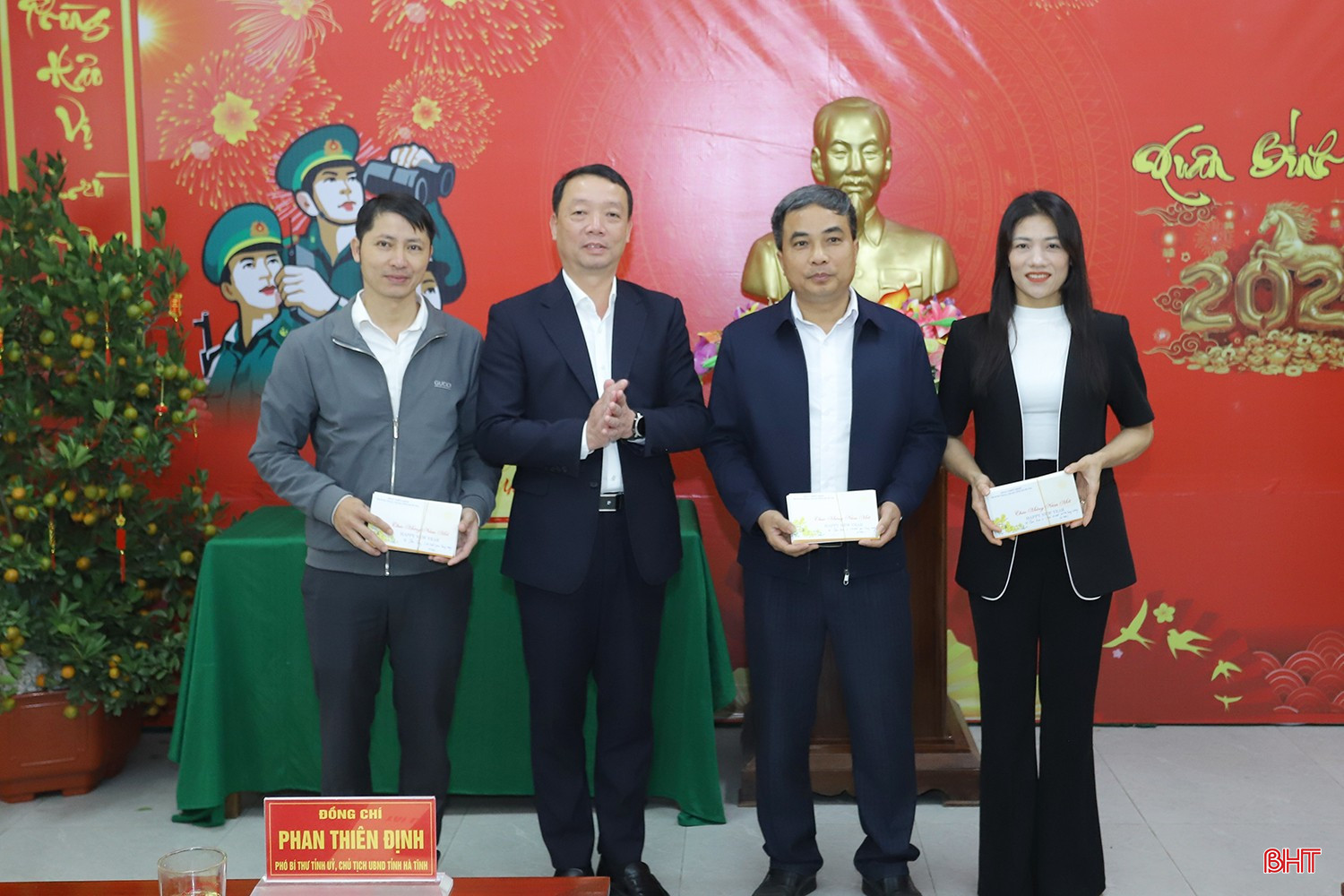 bqbht_br_chu-tich-tinhkiem-tra-san-sang-chien-dau-son-hong-6.jpg