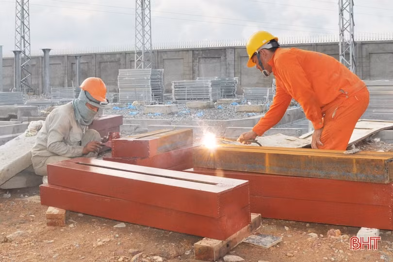Điện lực Hà Tĩnh khởi động sớm các dự án 2023