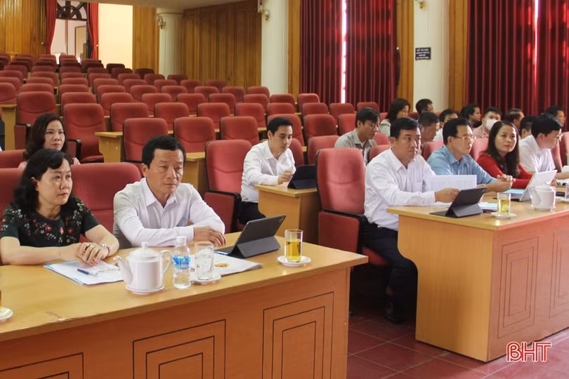 Hướng dẫn đại biểu HĐND tỉnh Hà Tĩnh sử dụng phần mềm “kỳ họp không giấy”