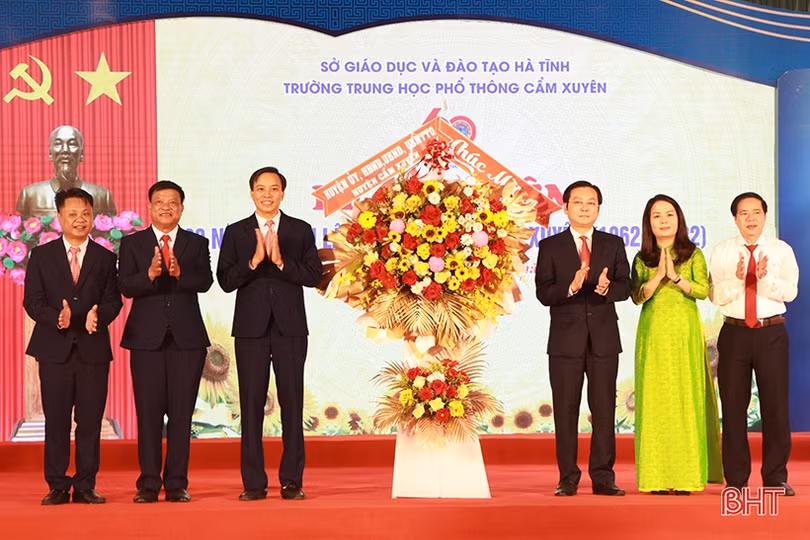 Trường THPT Cẩm Xuyên kỷ niệm 60 năm thành lập