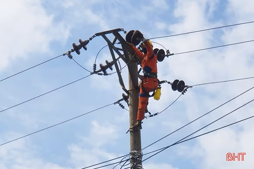 Điện lực Hà Tĩnh khởi động sớm các dự án 2023