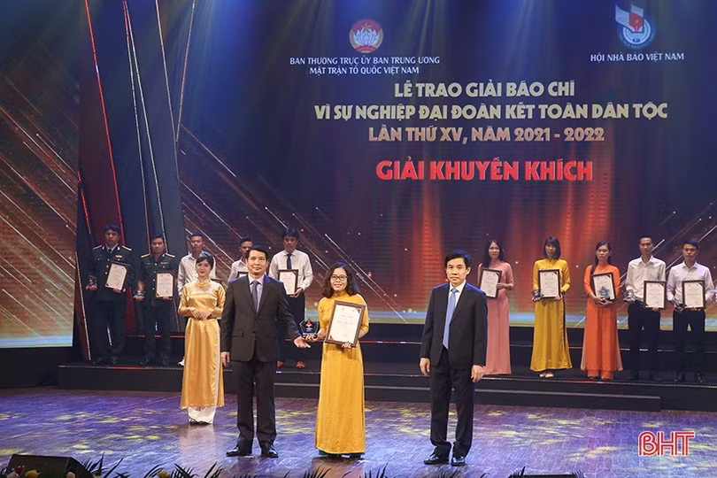Nhóm tác giả Báo Hà Tĩnh đạt giải khuyến khích Giải Báo chí toàn quốc “Vì sự nghiệp Giáo dục Việt Nam”
