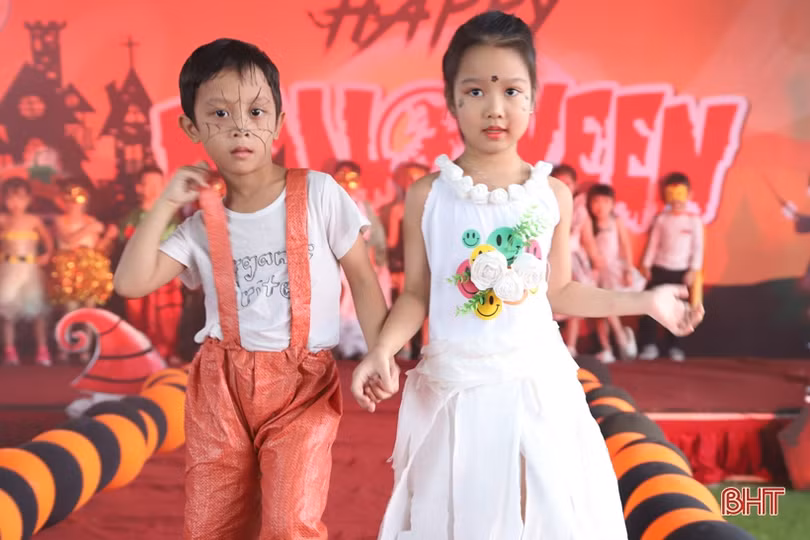 Những khoảnh khắc vui nhộn, đáng yêu của cô và trò Trường Mầm non Trí Đức