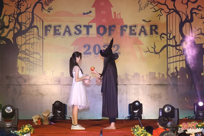 Đêm Halloween đầy sắc màu huyền bí của học sinh Albert Einstein
