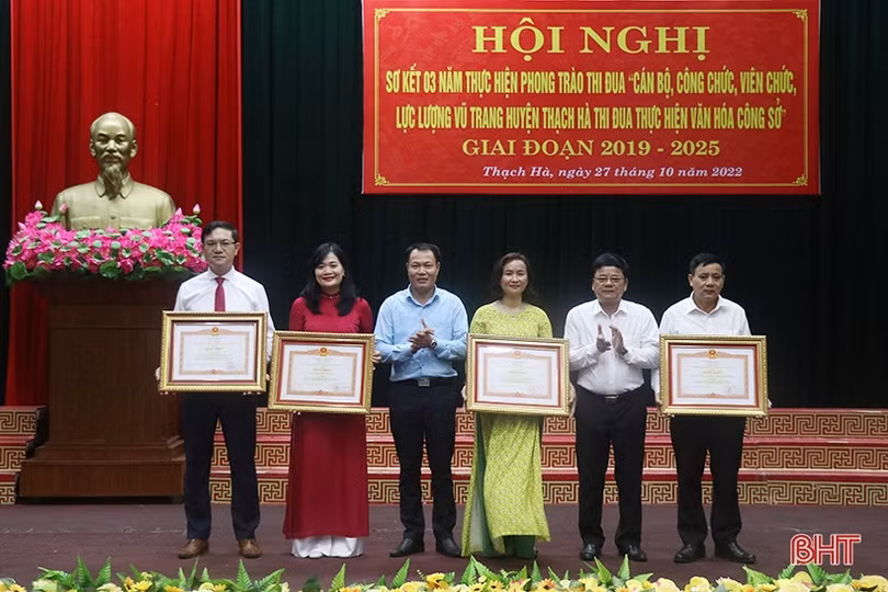 Nâng cao văn hóa công sở trong các cơ quan, đơn vị tại Thạch Hà