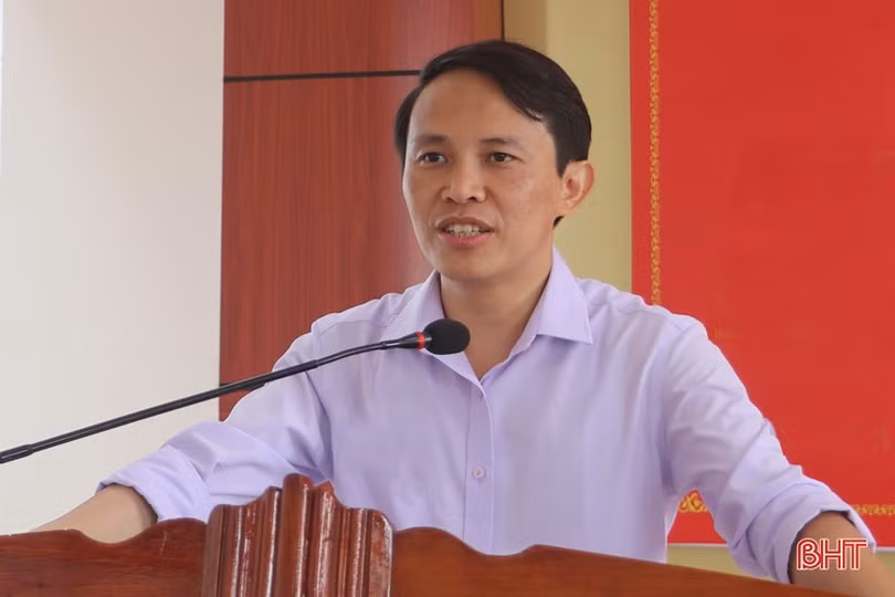 Trao quyết định tuyển dụng và tiếp nhận 41 viên chức ngành GD&ĐT Hà Tĩnh