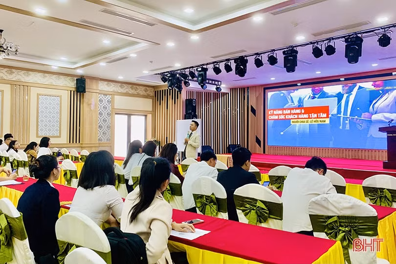 Doanh nghiệp, HTX Hà Tĩnh học kỹ năng bán hàng và chăm sóc khách hàng