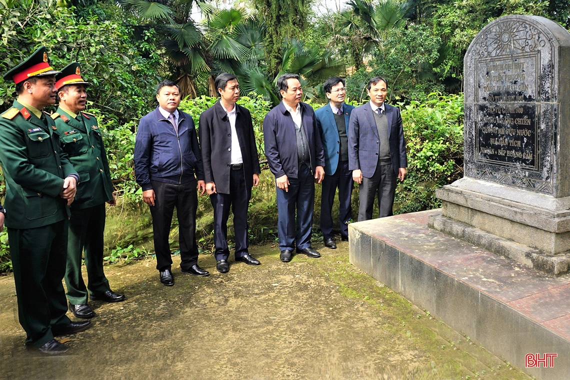 Lãnh đạo Hà Tĩnh dâng hương tưởng niệm Trung tướng Đồng Sỹ Nguyên