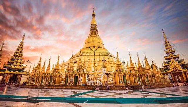 Ngôi chùa dát gần trăm tấn vàng, hàng ngàn viên kim cương và hồng ngọc