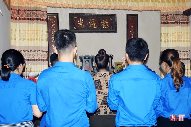 Ấm áp bữa cơm tình nghĩa bên gia đình Mẹ Việt Nam Anh hùng
