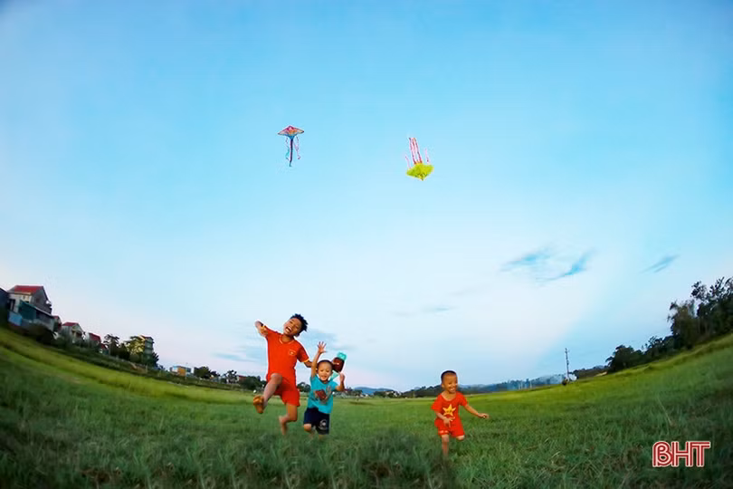 Trở về tuổi thơ cùng những ngày hè thú vị của trẻ em Hà Tĩnh