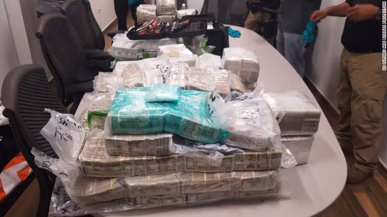 Phát hiện 3,7 triệu USD tiền mặt trên con thuyền vô chủ ở Puerto Rico