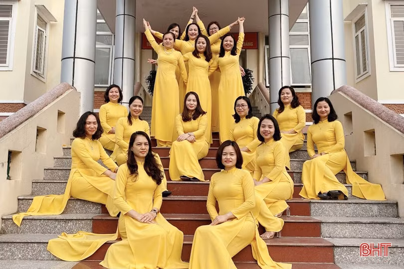 Phụ nữ Hà Tĩnh rạng ngời trong tuần lễ hưởng ứng sự kiện “Áo dài - Di sản văn hóa Việt Nam”