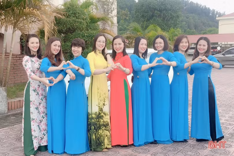 Phụ nữ Hà Tĩnh rạng ngời trong tuần lễ hưởng ứng sự kiện “Áo dài - Di sản văn hóa Việt Nam”