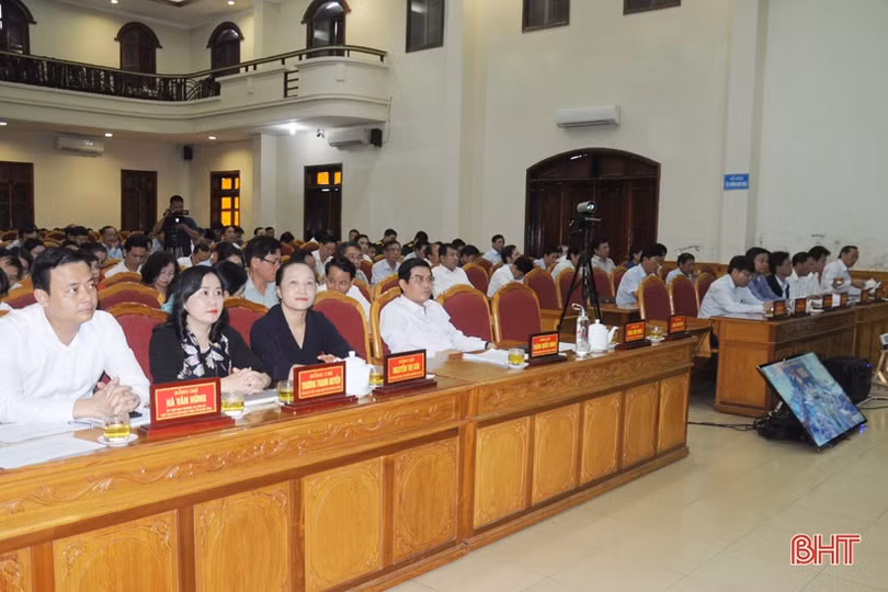Lan tỏa mạnh mẽ phong trào thi đua chào mừng đại hội Đảng các cấp ở Hà Tĩnh