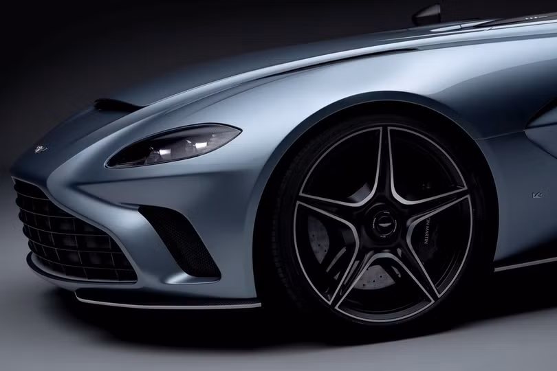 Aston Martin V12 Speedster - siêu xe độc lạ, giá 1 triệu USD