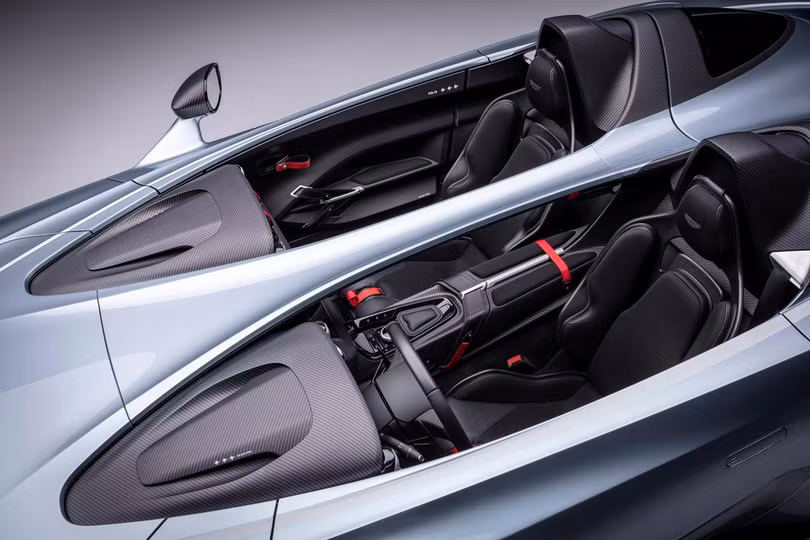 Aston Martin V12 Speedster - siêu xe độc lạ, giá 1 triệu USD