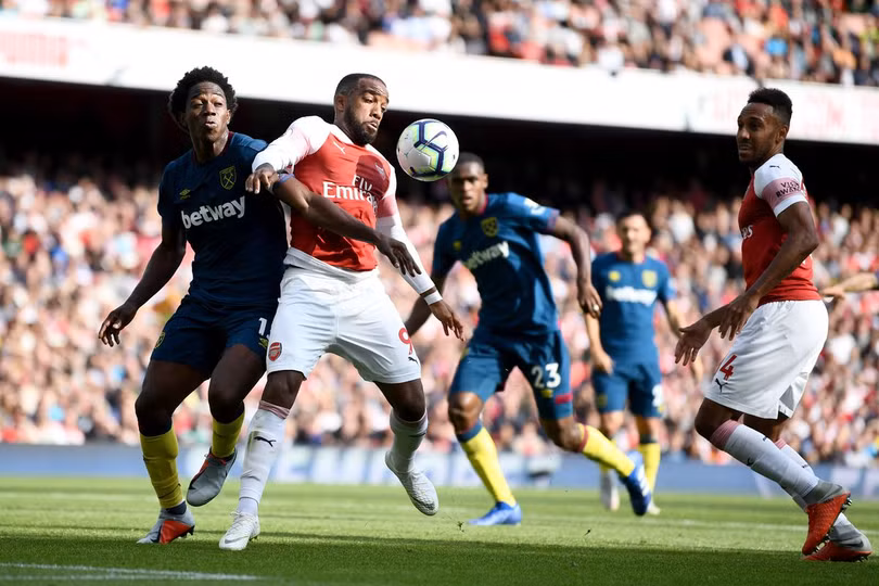 Vòng 29 Ngoại hạng Anh: Chờ derby thành Manchester