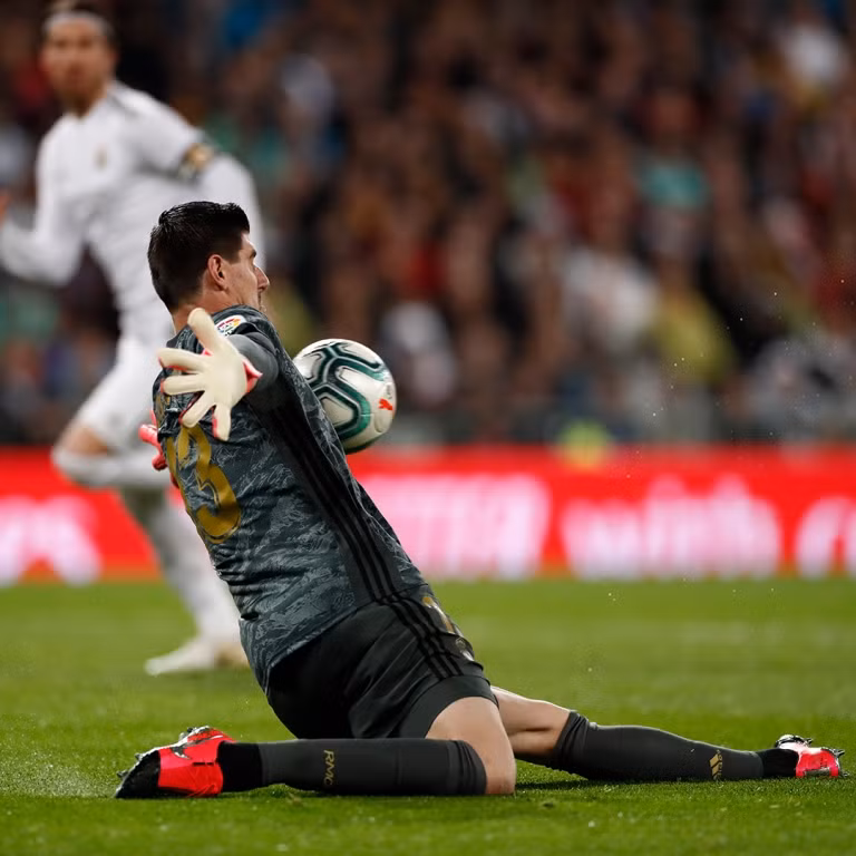 Chiến thắng siêu kinh điển, Real chiếm ngôi đầu La Liga