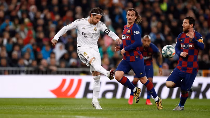 Chiến thắng siêu kinh điển, Real chiếm ngôi đầu La Liga