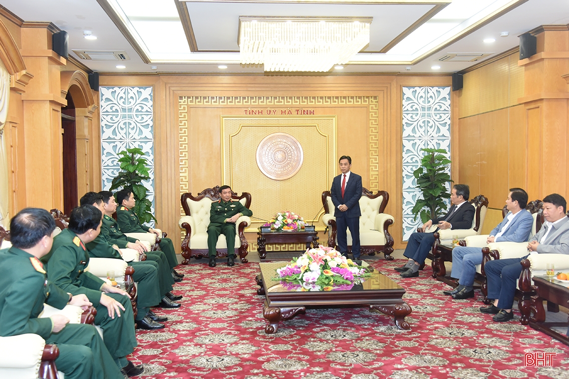 Lãnh đạo Hà Tĩnh chúc mừng Trung tướng Thái Văn Minh