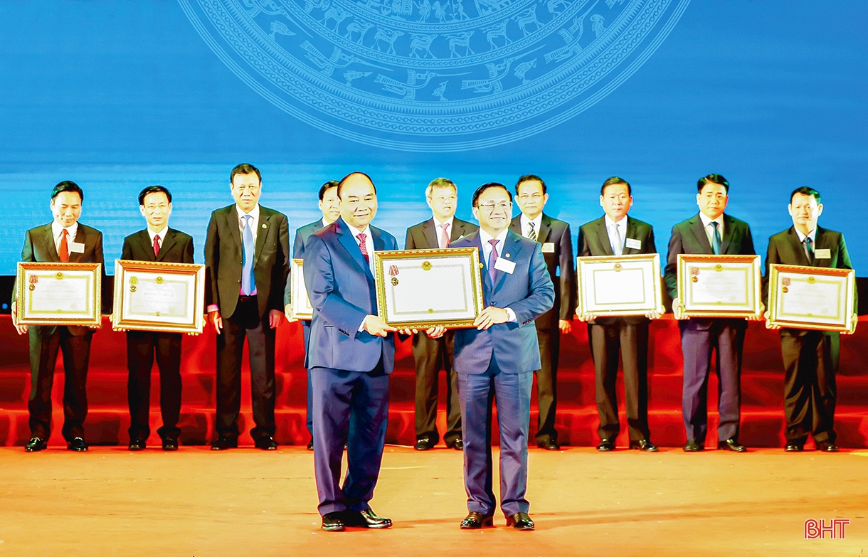 Vững tin vào Đảng, chung sức, đồng lòng, quyết tâm xây dựng quê hương Hà Tĩnh giàu đẹp, văn minh