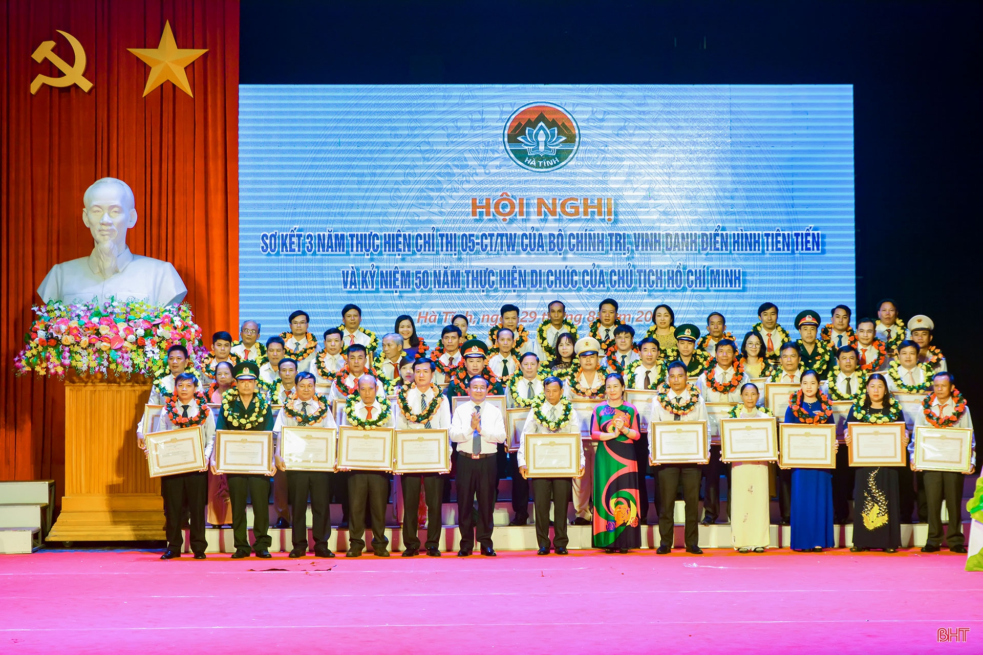 Đoàn kết, dân chủ, xây dựng Đảng trong sạch vững mạnh, phấn đấu đưa Hà Tĩnh sớm trở thành tỉnh phát triển khá của cả nước