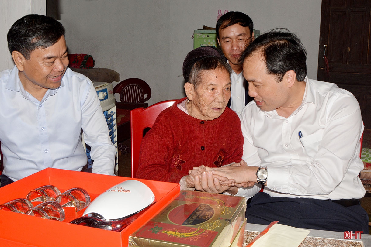 Đoàn kết, dân chủ, xây dựng Đảng trong sạch vững mạnh, phấn đấu đưa Hà Tĩnh sớm trở thành tỉnh phát triển khá của cả nước