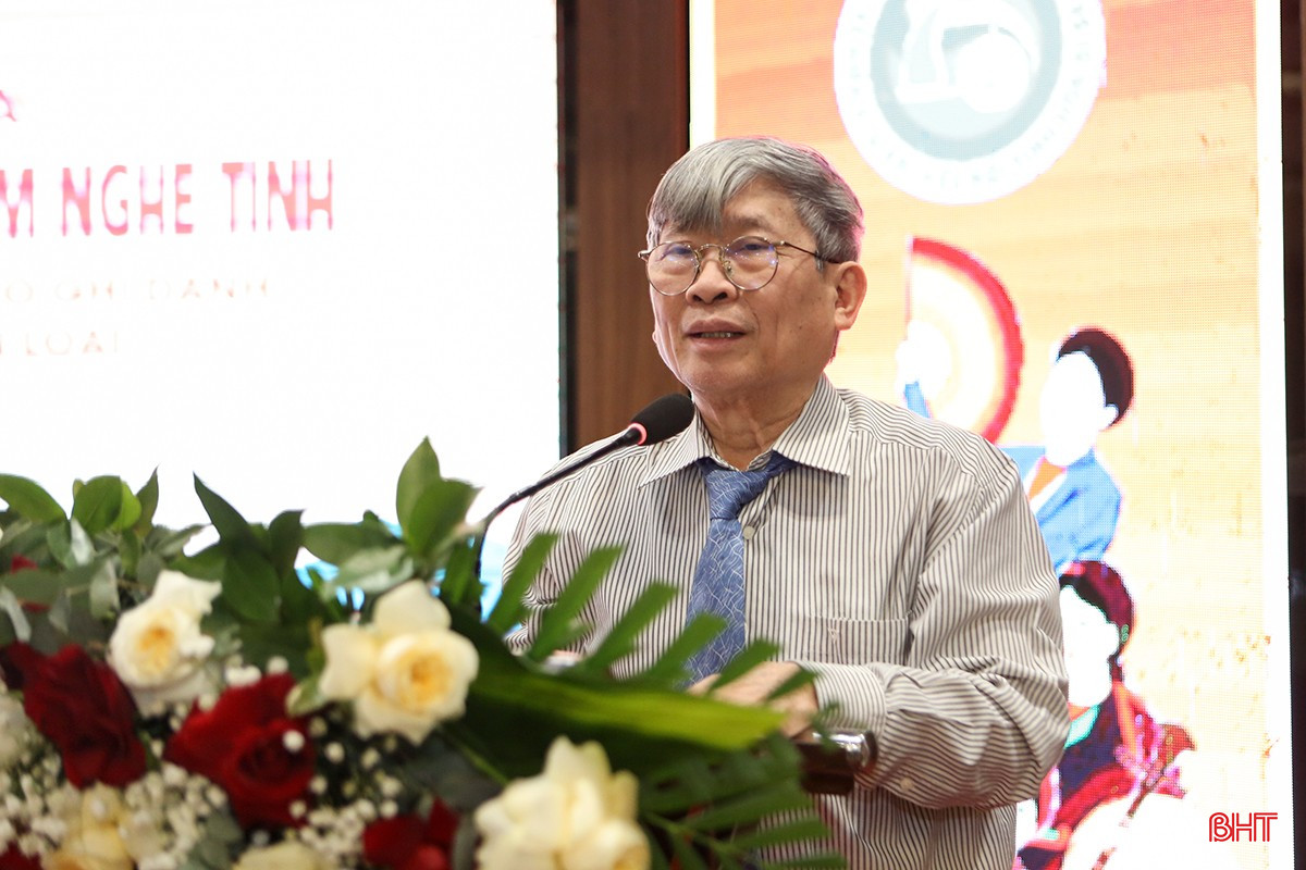 GS.TS Nguyễn Chí Bền - nguyên Viện trưởng Viện Văn hóa - Nghệ thuật quốc gia Việt Nam phát biểu tại hội thảo.