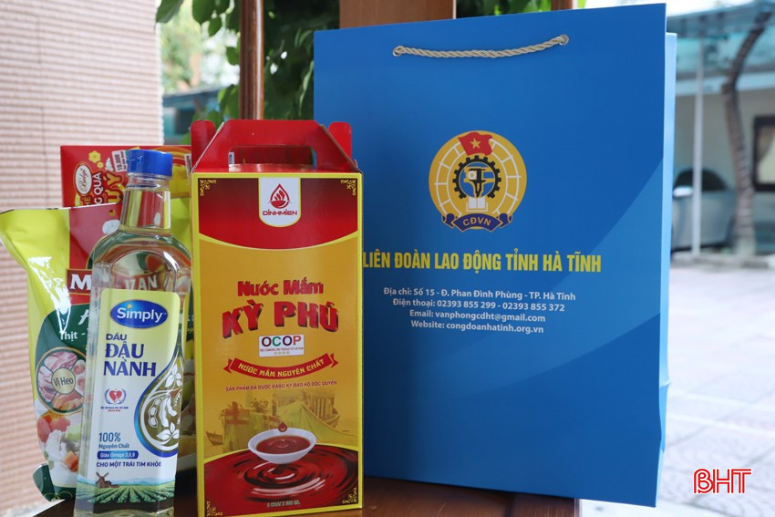 Liên đoàn Lao động tỉnh sẽ trao tặng gần 1.600 suất quà tết cho người lao động khó khăn, trong đó, ưu tiên sử dụng hàng Việt.