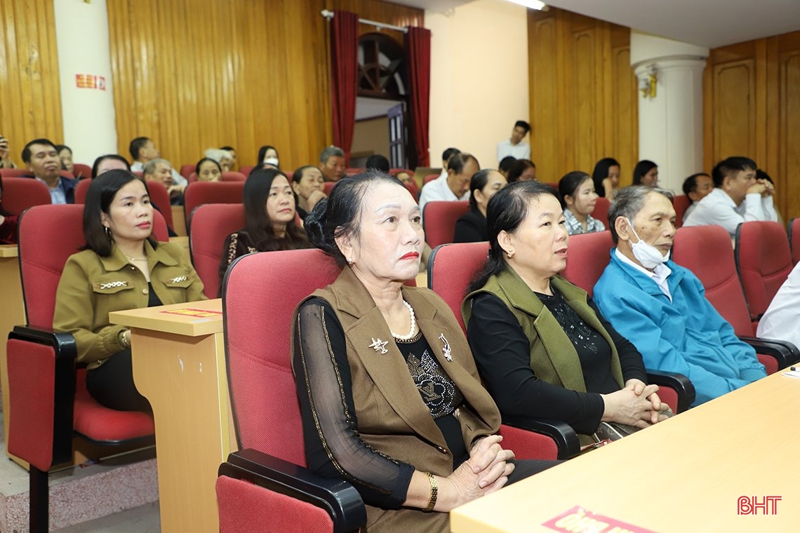 Thường trực Tỉnh ủy Hà Tĩnh đối thoại với cán bộ, hội viên nông dân