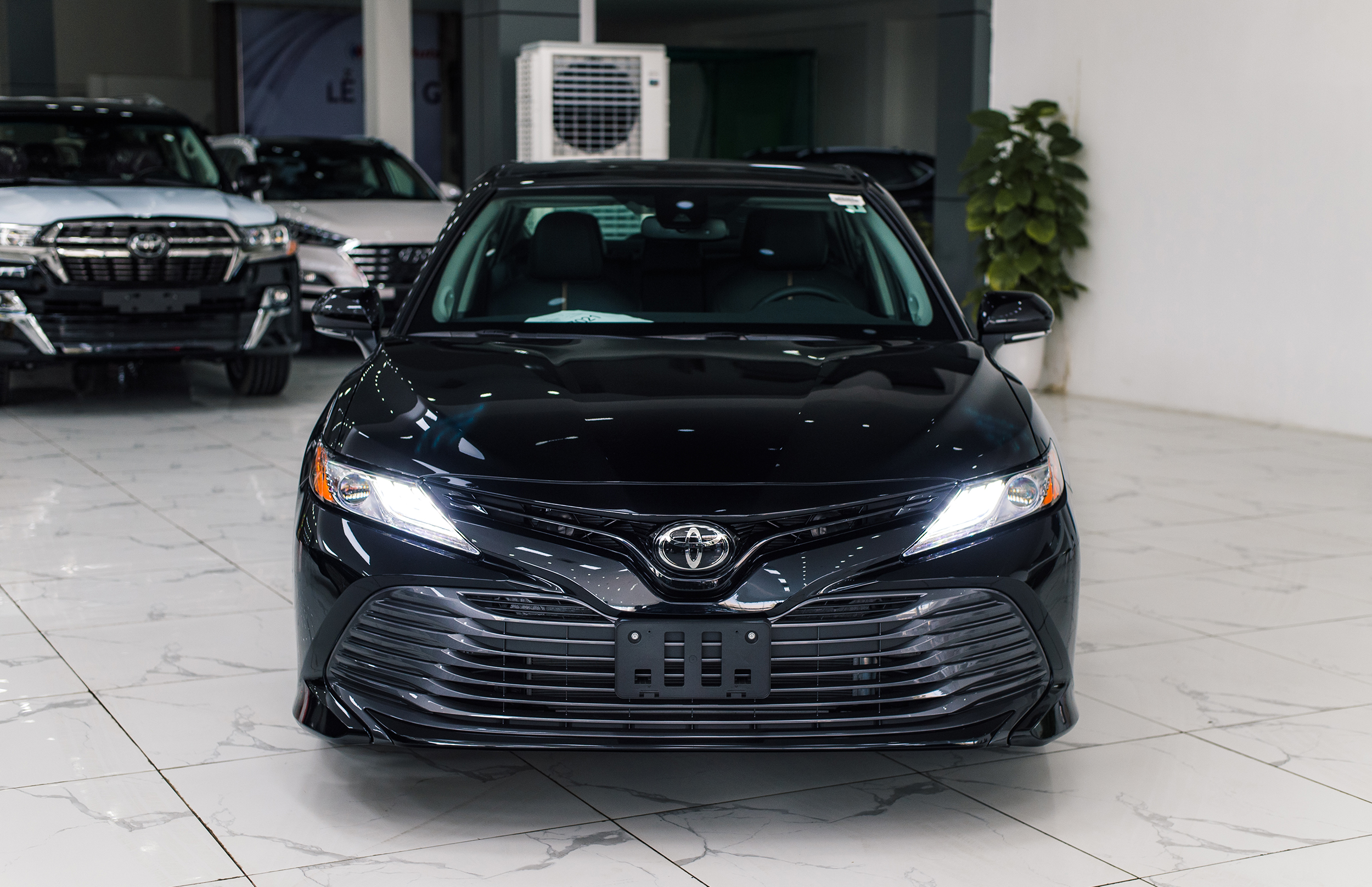 Toyota Camry nhập Mỹ giá 2,5 tỷ đồng