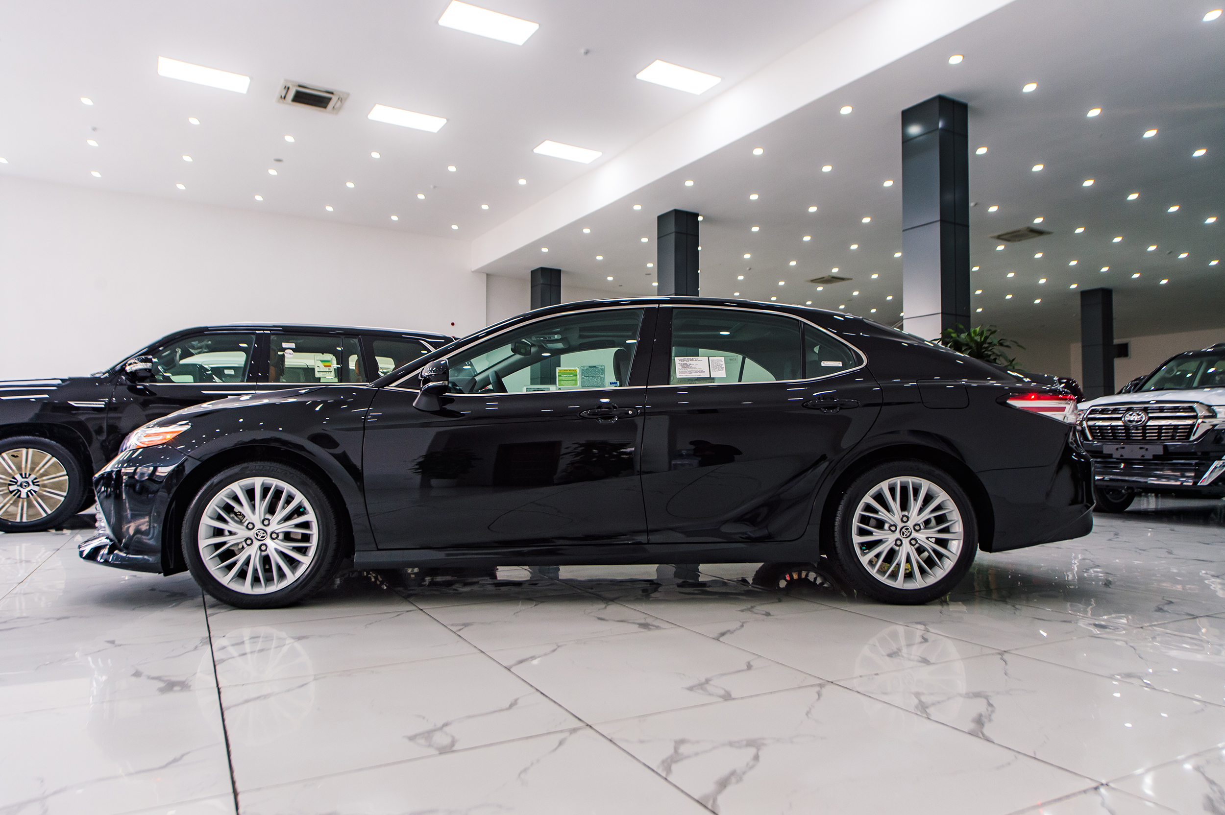 Toyota Camry nhập Mỹ giá 2,5 tỷ đồng