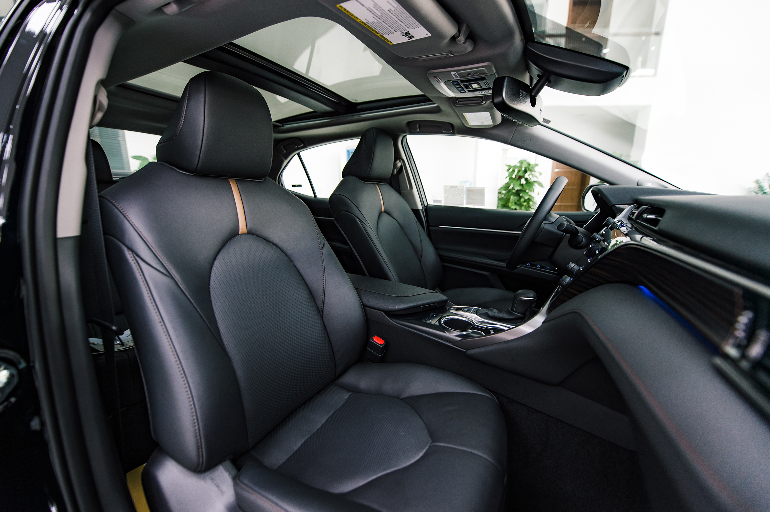 Toyota Camry nhập Mỹ giá 2,5 tỷ đồng