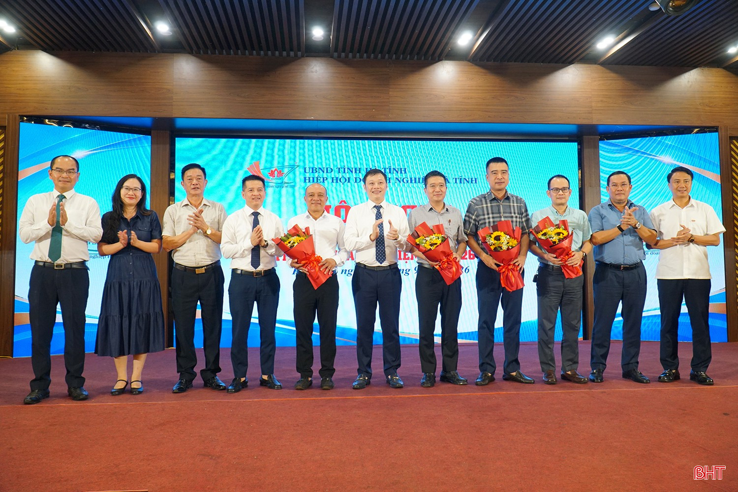 bqbht_br_tang-hoa-4-dong-chi-tham-gia-ban-chap-hanh.jpg