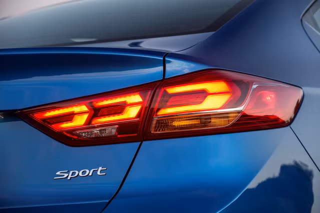 hyundai elantra sport 2017 co gia khoi diem tu 22 485 usd